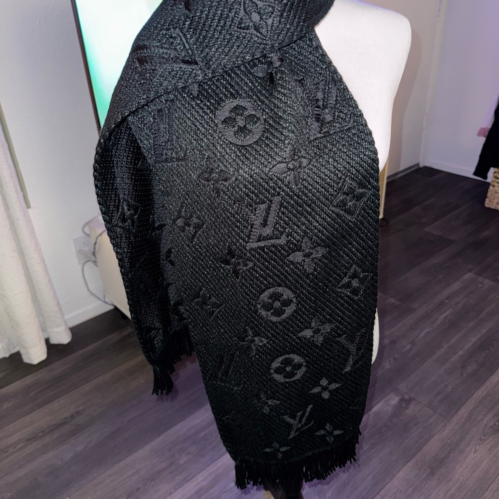 Louis Vuitton Black Wool and Silk Scarf - Picture 2 of 7